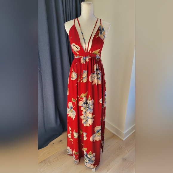 L'ATISTE | Red Floral Deep V Crisscross Back Maxi - Picture 4 of 9